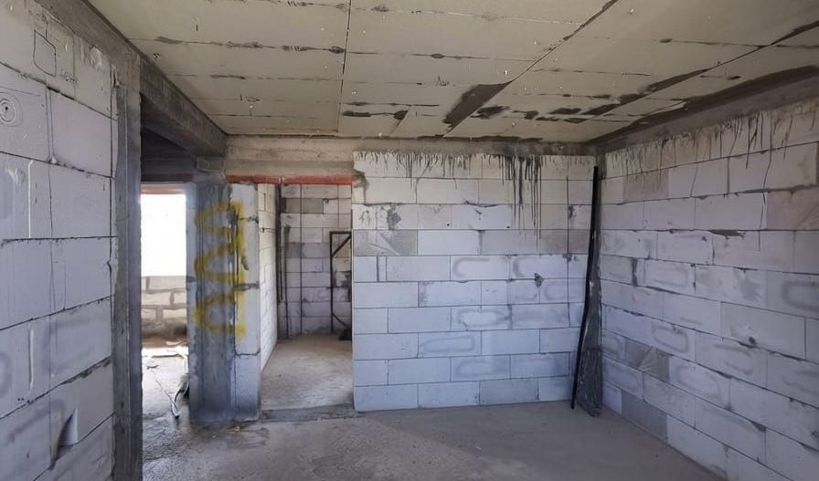 Casa la rosu în Plaiul Vulcănești - Poză 1