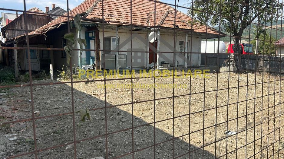 Casă de vânzare în centrul Oituzului, DN11 - Poză 14