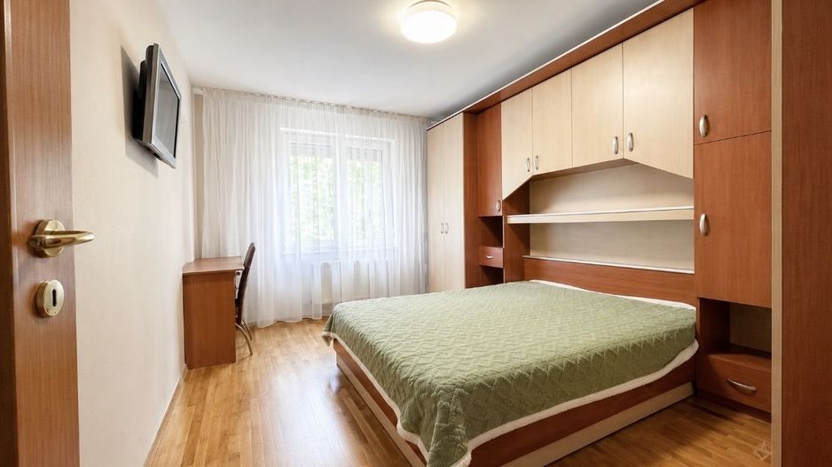 Apartament cu 3 camere de închiriat, Rogerius, etaj 1 - Poză 3