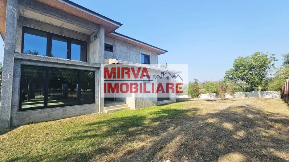 🏡 Vilă luminoasă, 4 camere, cu teren generos – Com. Plopu - Poză 2