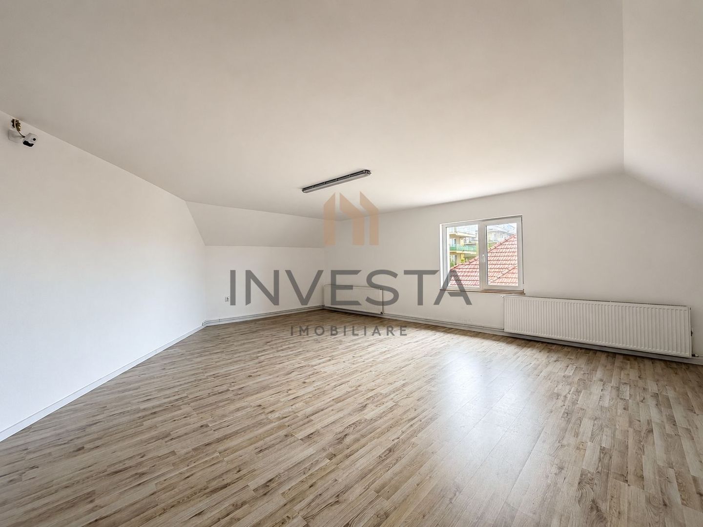 Vila spatioasa cu 15 camere de inchiriat in zona Andrei Muresanu - Poză 22