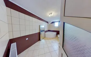 Proprietate pe 2 niveluri, curte individuala si garaj, cartier linistit, Rasnov. - Poză 13