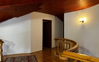 Vilă de închiriat – 260 mp utili, teren 1300 mp, 5 dormitoare, 3 băi, 3 balcoane - Poză 21