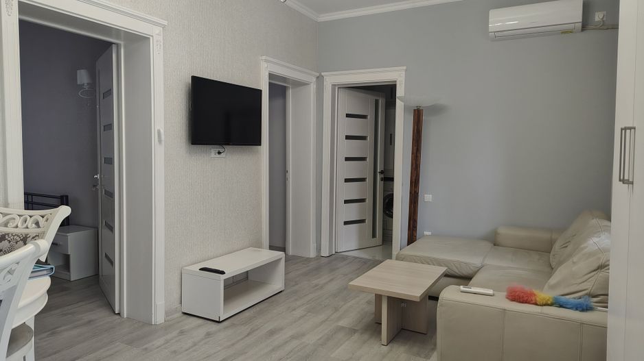 Apartament 3 camere la casa ,ultracentral, 550 E neg. Comision 50% - Poză 1