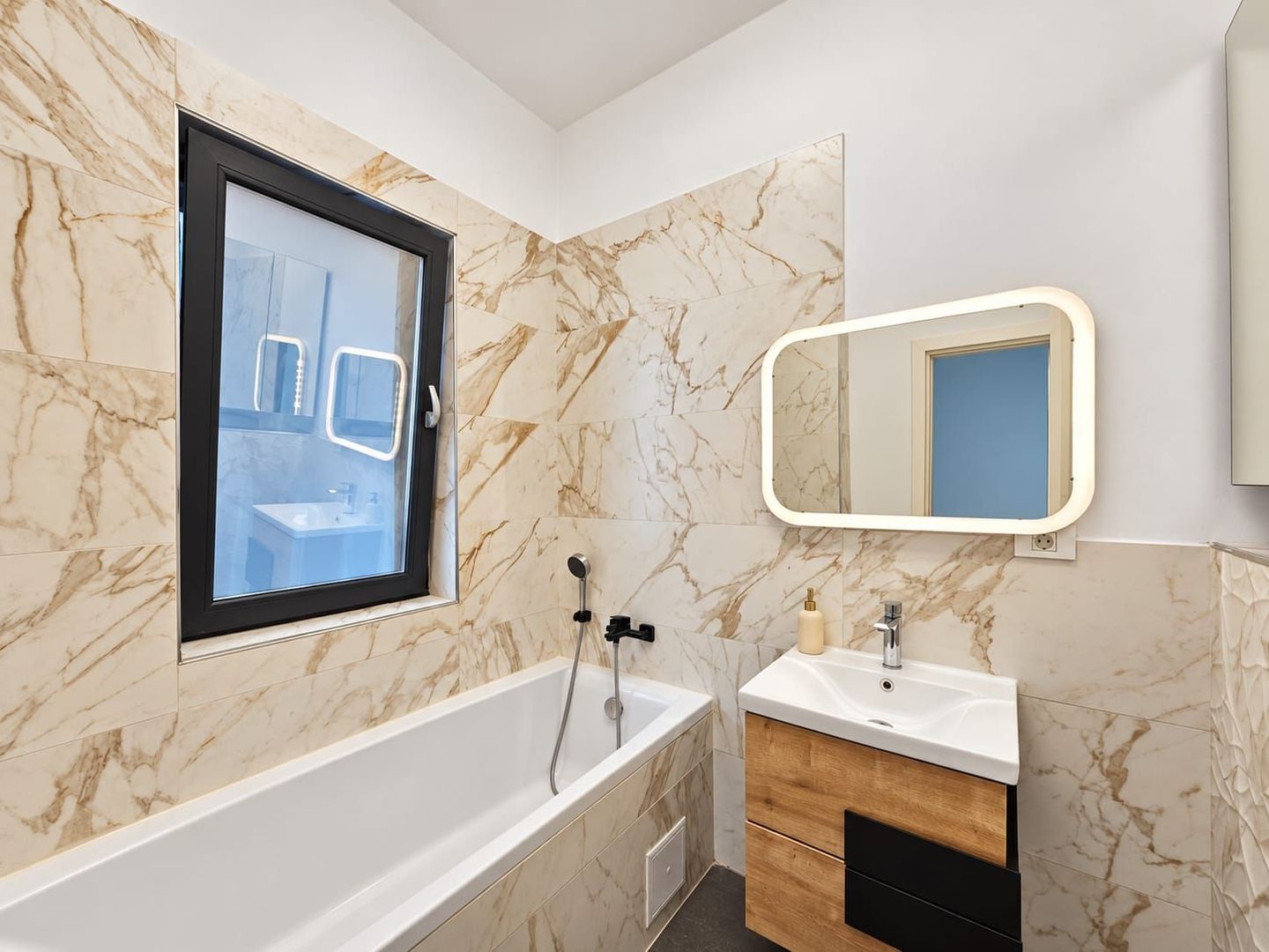 Rent I Premium 3-Room Apartment | Lake View | 100 sqm - Poză 14