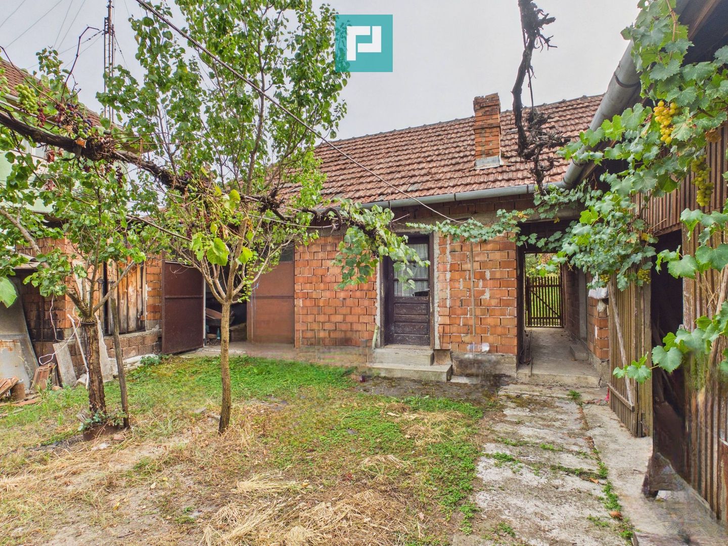 Casă cu 4 camere în localitatea Gurahonț, Arad - Poză 14