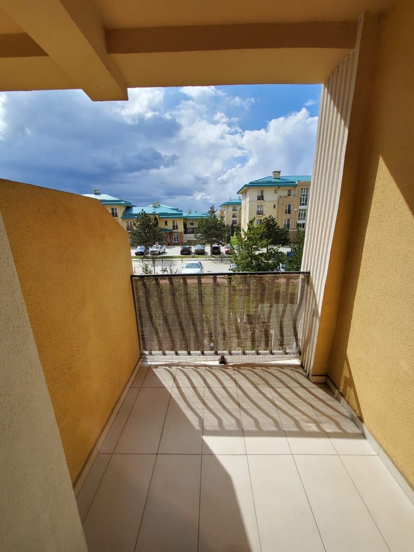 3 CAMERE IN COSMOPOLIS - Poză 1