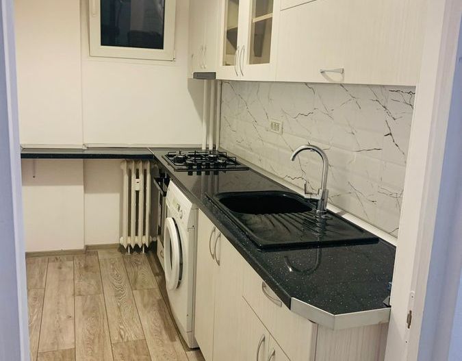 Garsonieră decomandată Titan-Sălăjan, balcon, etaj 2, aproape metrou - Poză 3