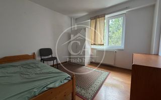 Apartament de vânzare cu 4 camere în zona Decebal, Oradea - Poză 1