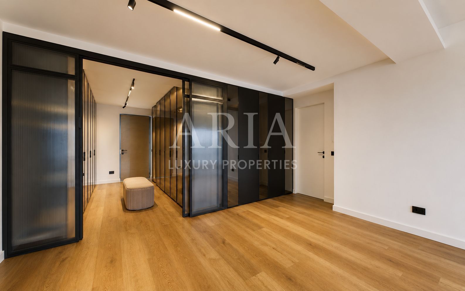 WATERFRONT VILLA | POOL - Poză 10