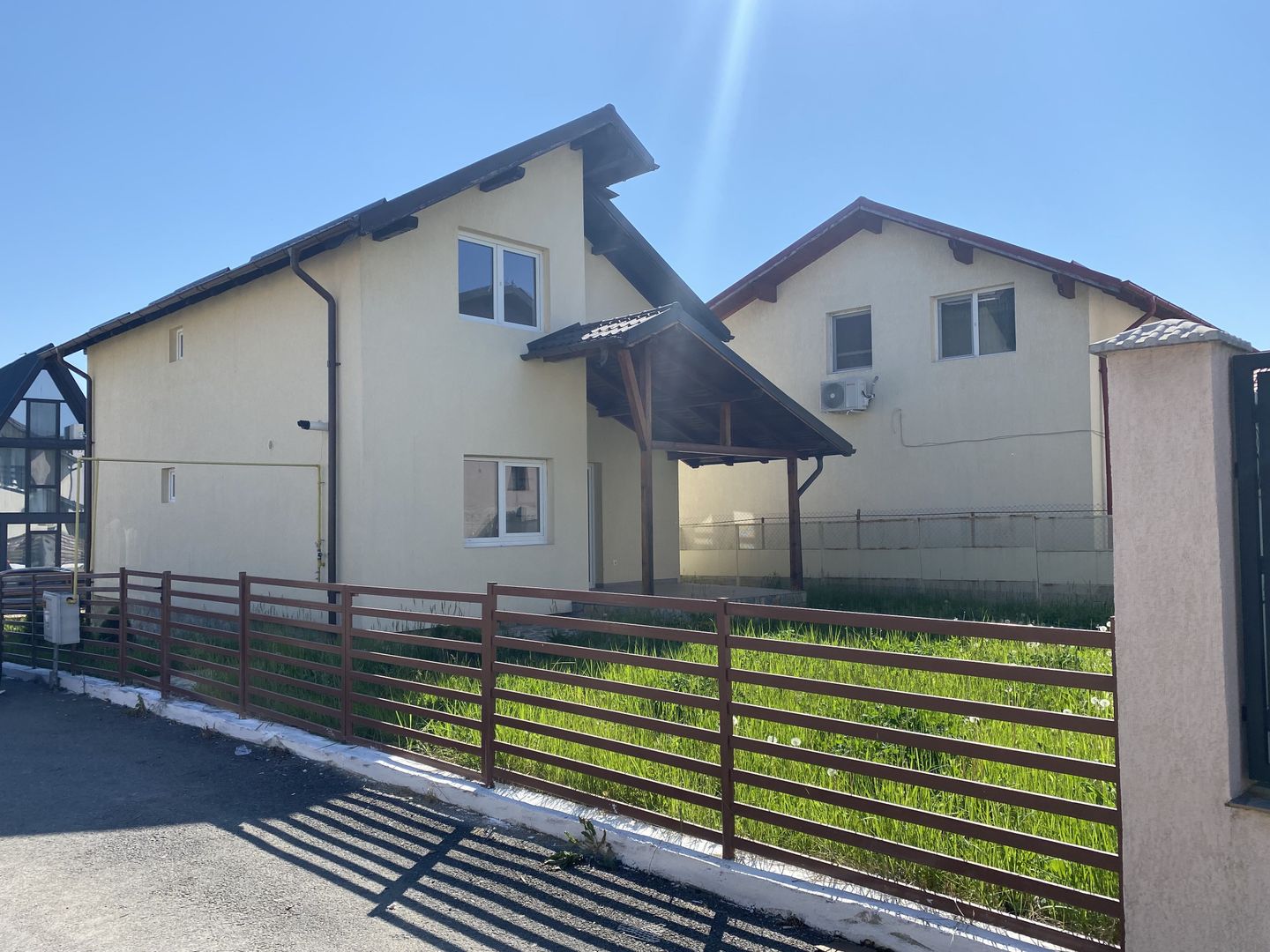 Liniste si confort! Vanzare casa la cheie, luminoasa in Priseaca! - Poză 17