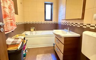 Apartament decomandat, parcare inclusă, zonă verde cu parc privat. - Poză 5