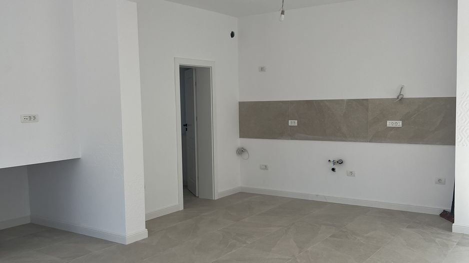 Jumătate de duplex premium, 120 mp utili, teren 256 mp, garaj și 3 dor - Poză 7