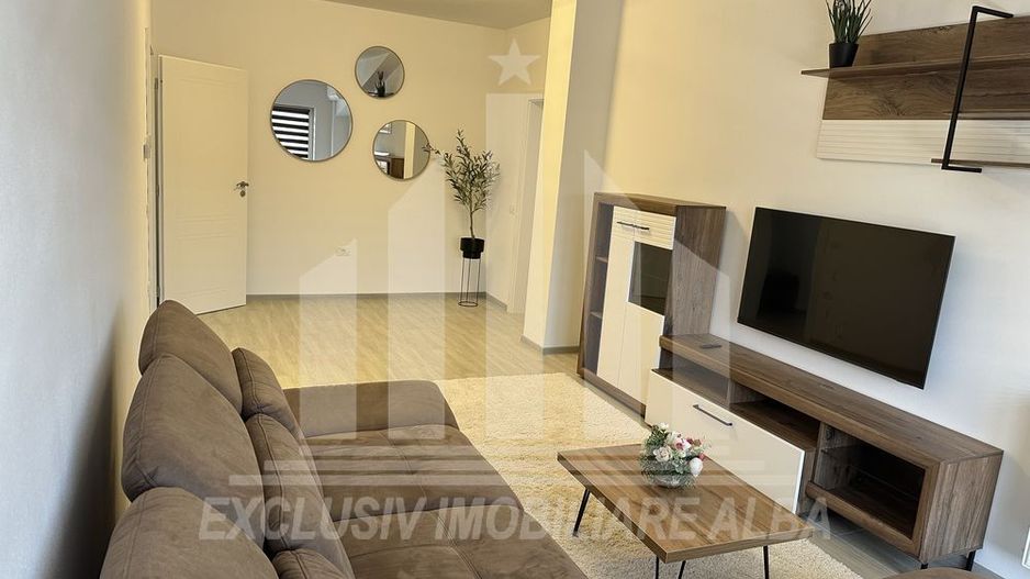 Apartament 3 camere, bloc nou, zona Centru, ultrafinisat - Poză 1