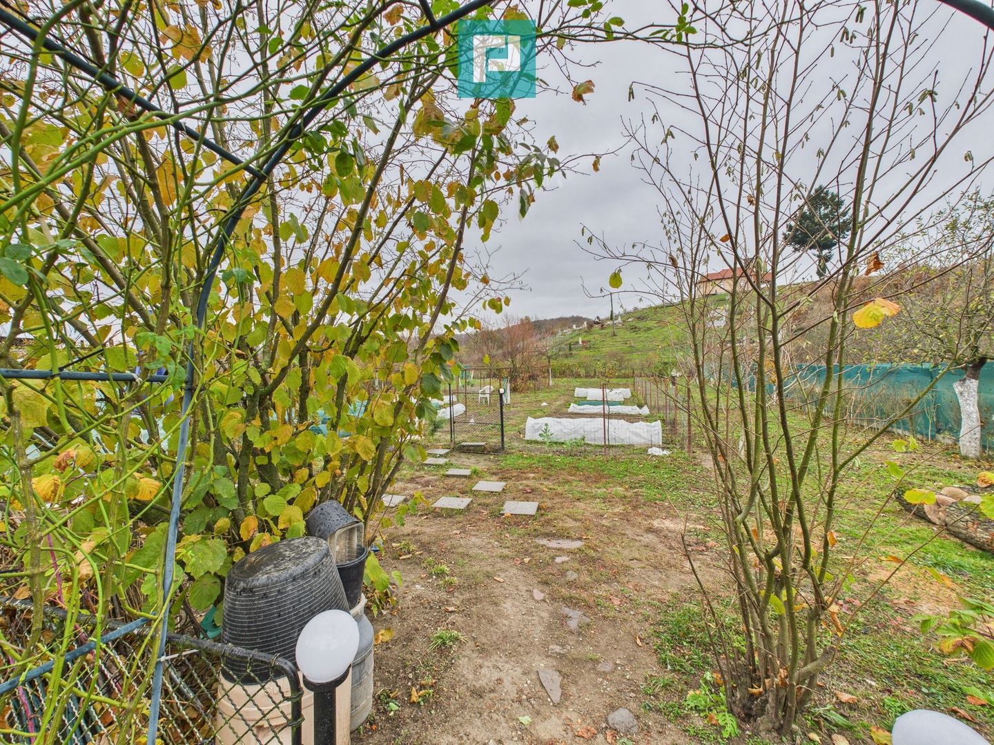 Casă renovată în localitatea Comănești, Arad - Poză 22