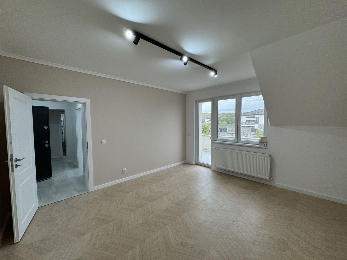 Apartament nr.17 cu 2 camere, boxa si parcare incluse in pret - Poză 2