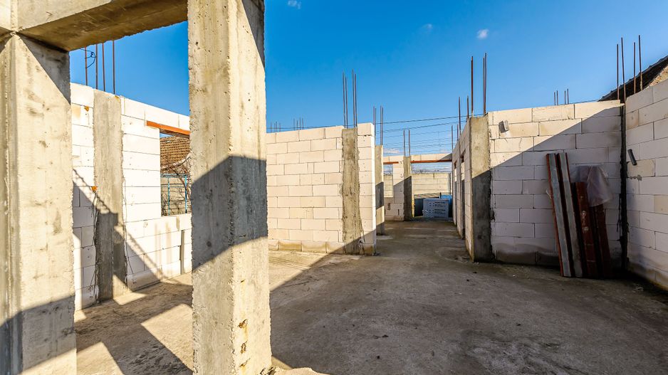 Rezervat! - Casă în stadiul de construcție, 6 Vânători - Poză 7