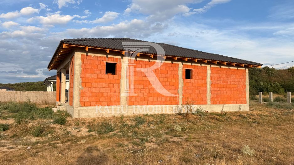 Casă la roșu de vânzare | Alparea | 1.000 mp teren - Poză 4