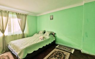 Vanzare casa cu teren 1800 mp, Pitesti str Bananai, la intrare - Poză 4