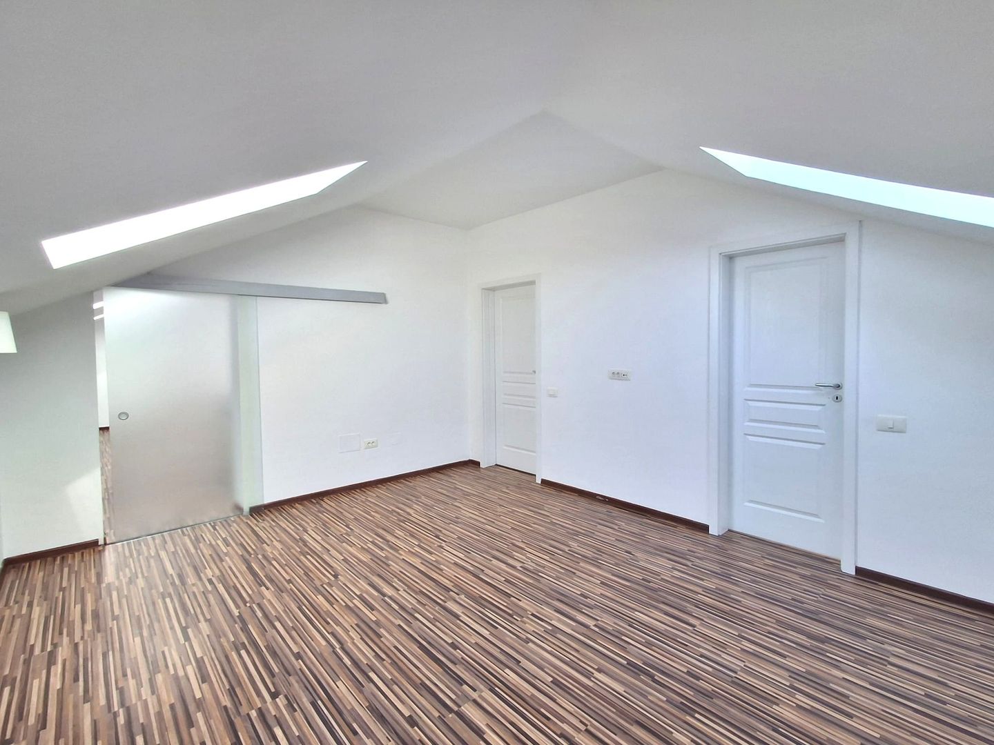 De Vanzare Apartament 4 camere  Militari  Residence - Poză 12