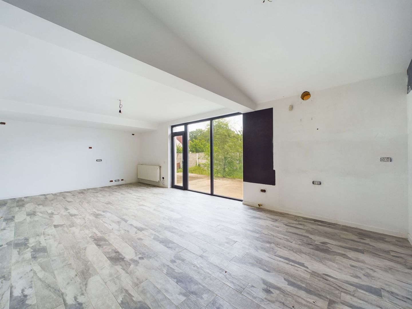 Casă în Dumbrăvița lângă pădure - Poză 1