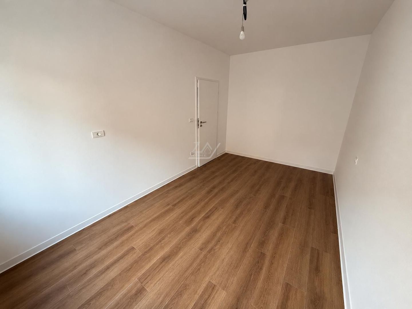 Etaj 1. Decomandat- bucatarie inchisa. Asfalt. - Poză 5