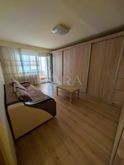 Apartament cu 2 camere decomandate, balcon închis, Piața Zorilor. - Poză 1