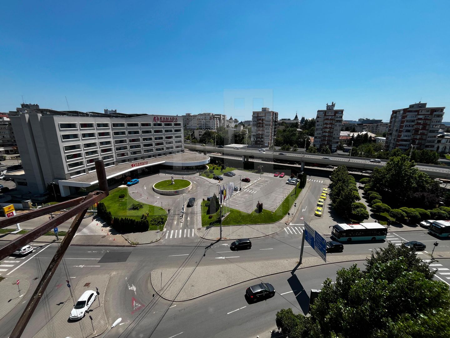 Ramada doua camere ultracentral modern 56mp balcon boxa - Poză 1