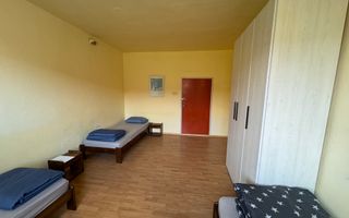 24 de locuri de cazare in 8 garsoniere si anexe pe un etaj intreg - Poză 8
