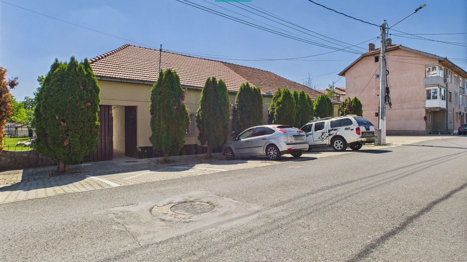 Casă cu 3 camere, anexe  locație Premium în Pecica - Poză 1