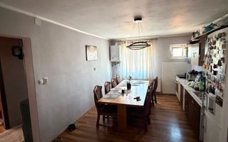 Apartament spațios cu 4 camere – Marghita, zona centrală - Poză 2