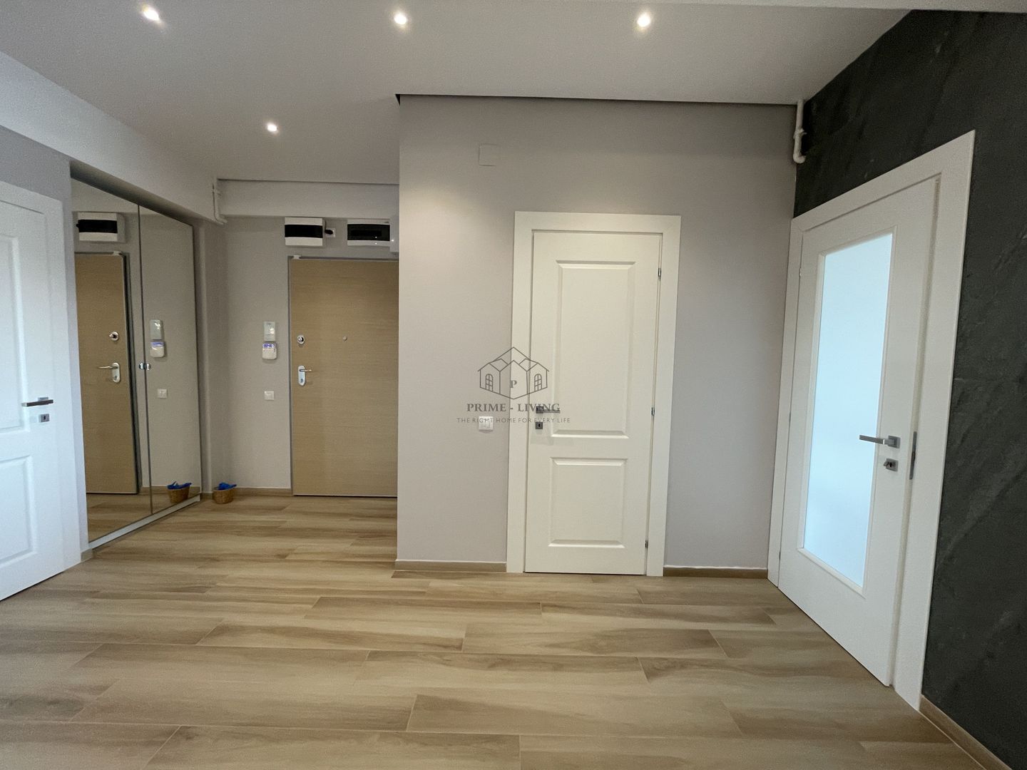 APARTAMENT DE LUX CU 3 CAMERE LA INCHIRIERE IN COMPLEX REZIDENTIAL - Poză 18