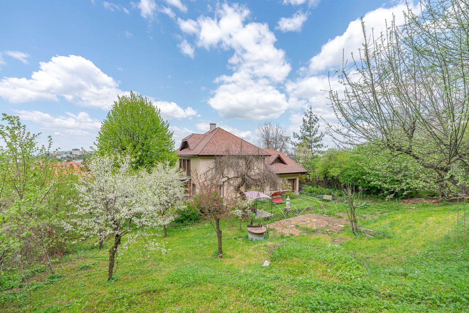 Oportunitatea de a deține o casa cu 3.385 mp teren în centrul - Poză 6