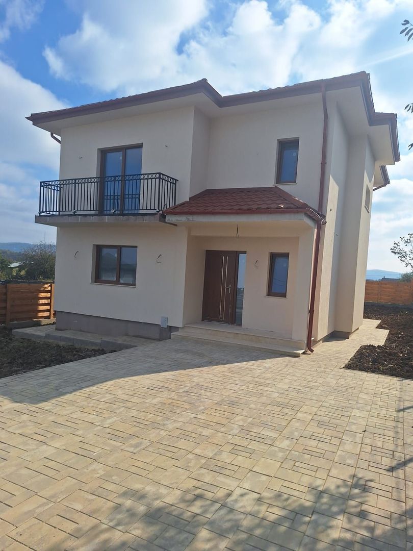 Casa P+E ,140 mp utili,451 mp teren, Hlincea,MUTARE  IMEDIATA. - Poză 2