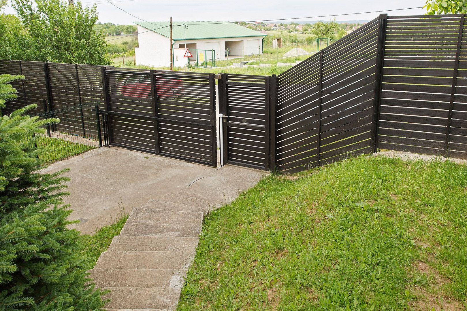 Vilă cu 5 dormitoare, 4 băi, 2 248mp teren, piscină. Preț: 229 000 Eur - Poză 9