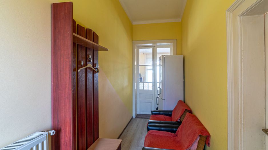 Apartament la casă cu 3 camere zona Pârneava - Poză 5