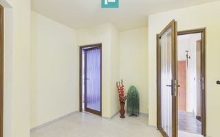 Casă spațioasă în Sântana - Poză 10