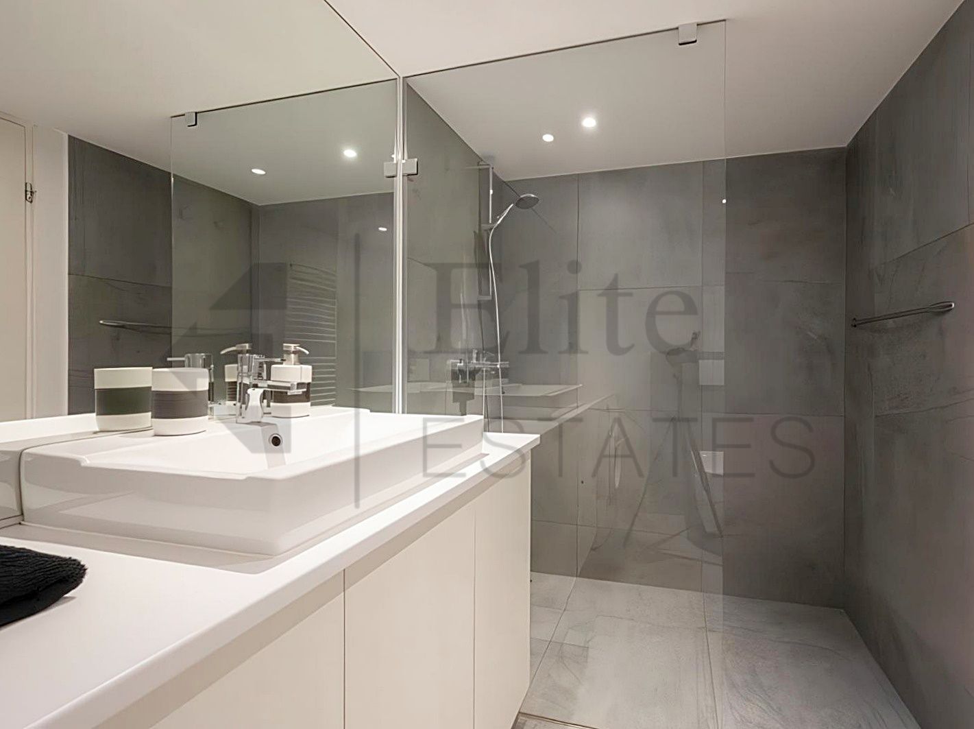 Apartament lux cu 2 camere de inchriat ultracentral in Oradea - Poză 13