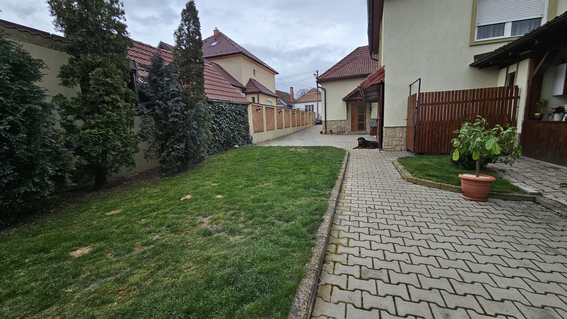 Casa 5 camere 3 bai garaj inchis si teren 700 mp utili in Lazaret - Poză 19