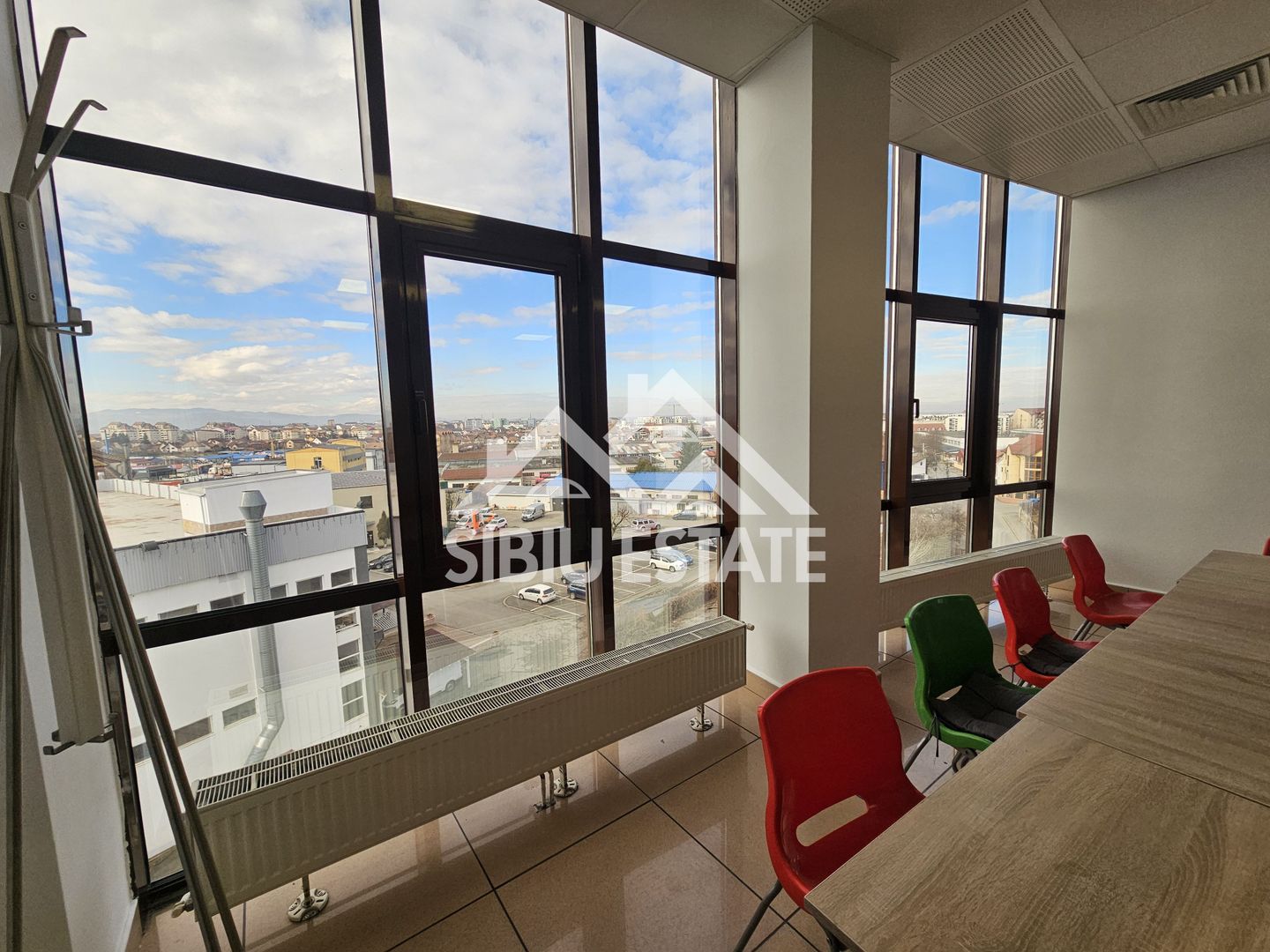 Spatiu de birouri de inchriat locatie centrala si vizibilitate buna - Poză 26