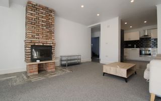 Ciarda Rosie,  4 dormitoare + 2 bai + 2 bucatarii, centrala proprie. - Poză 2