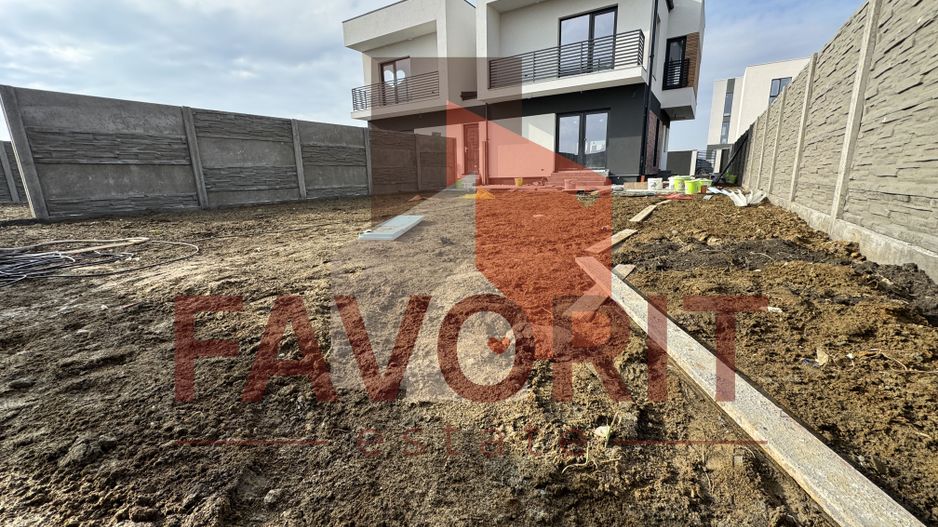 Duplex in Mosnita. Despartit prin anexa. La asfalt. - Poză 8