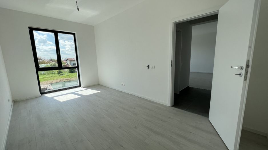 APARTAMENT CU 2 CAMERE - Poză 2