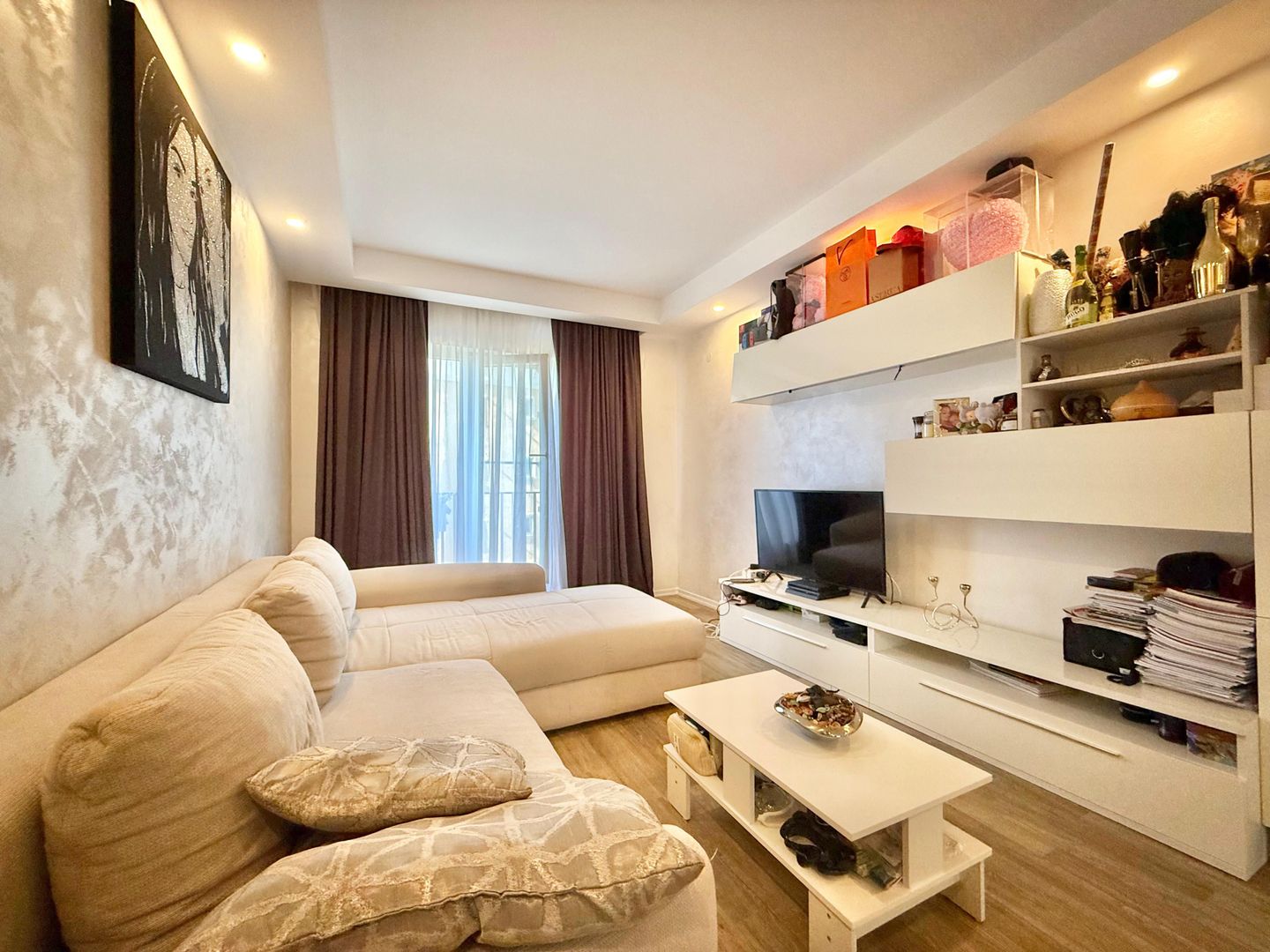 COSMOPOLIS - Apartament cu 2 camere, mobilat si utilat. - Poză 3