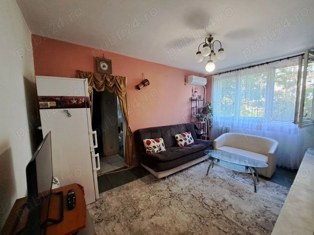 De vanzare Apartament 3 camere Apusului - Poză 2