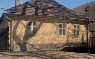 Casă ultracentrală, Oradea – locație premium, potențial excelent - Poză 2