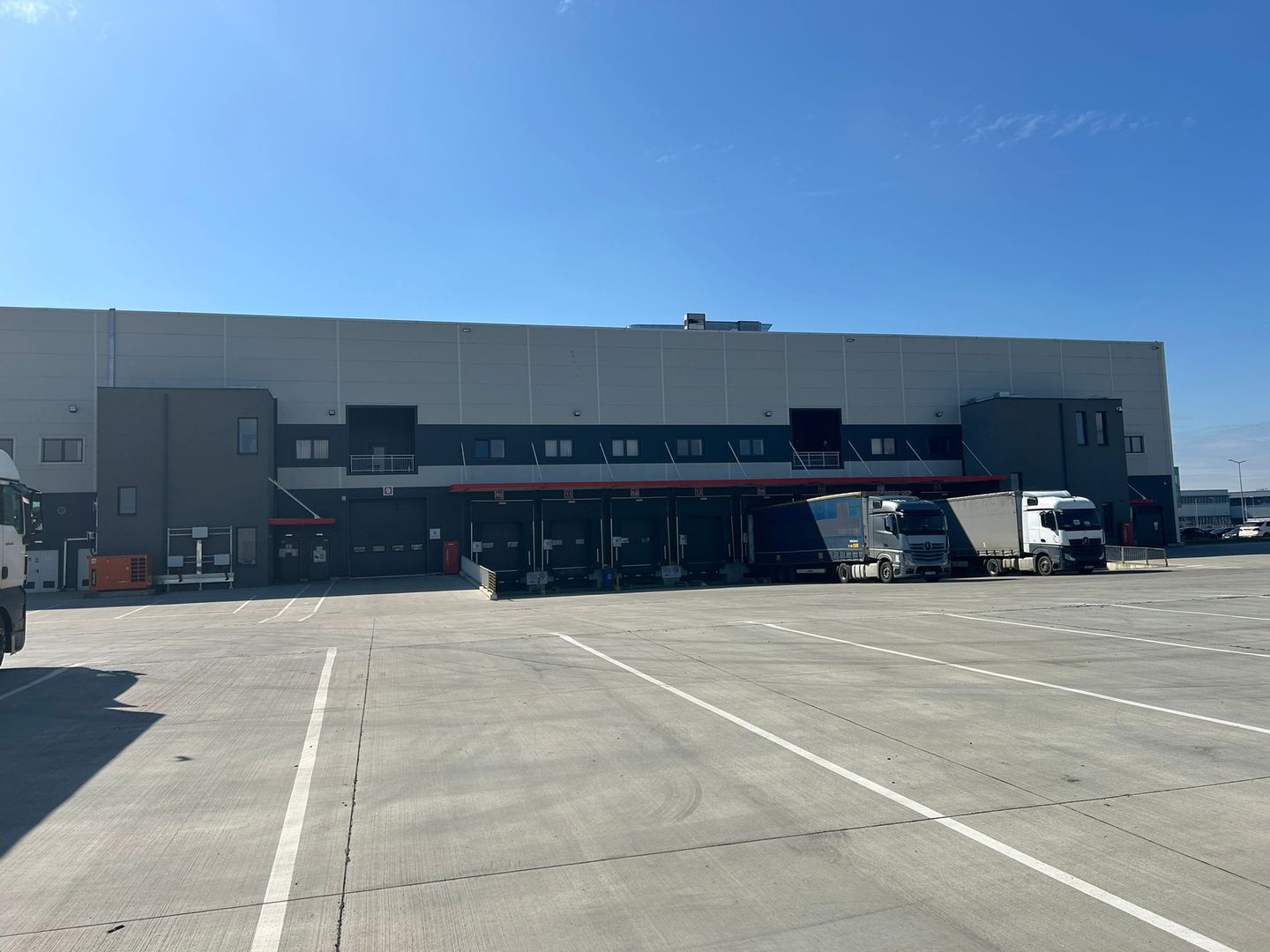 Spațiu cu rafturi pentru Logistică/Depozitare - Poză 2