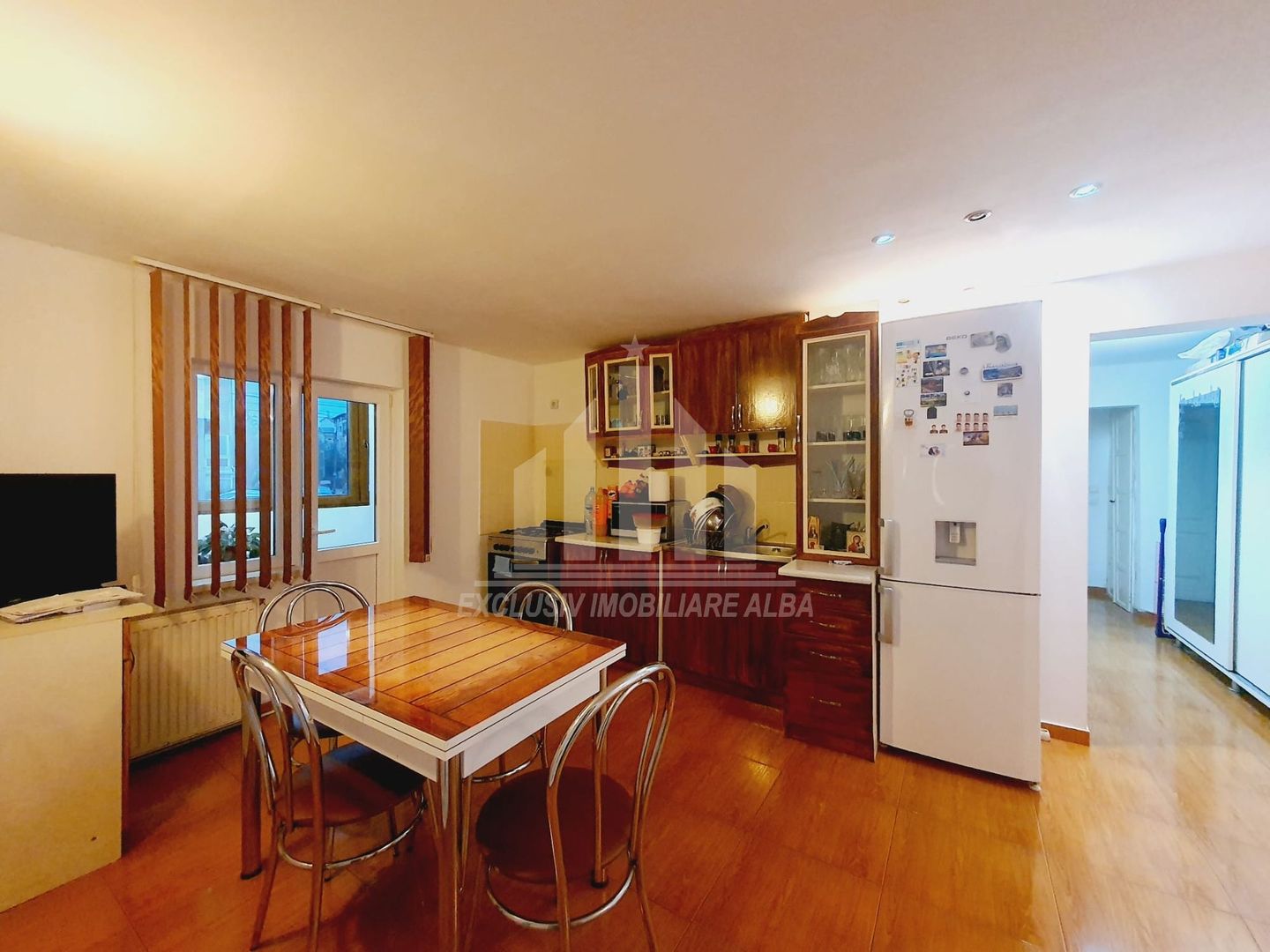 Apartament cu 4 camere de vanzare, Cetate - zona Mercur - Poză 2