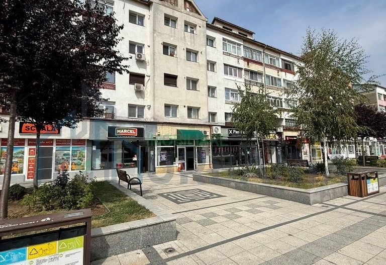 Spațiu comercial ultracentral de închiriat, Pașcani - Poză 2
