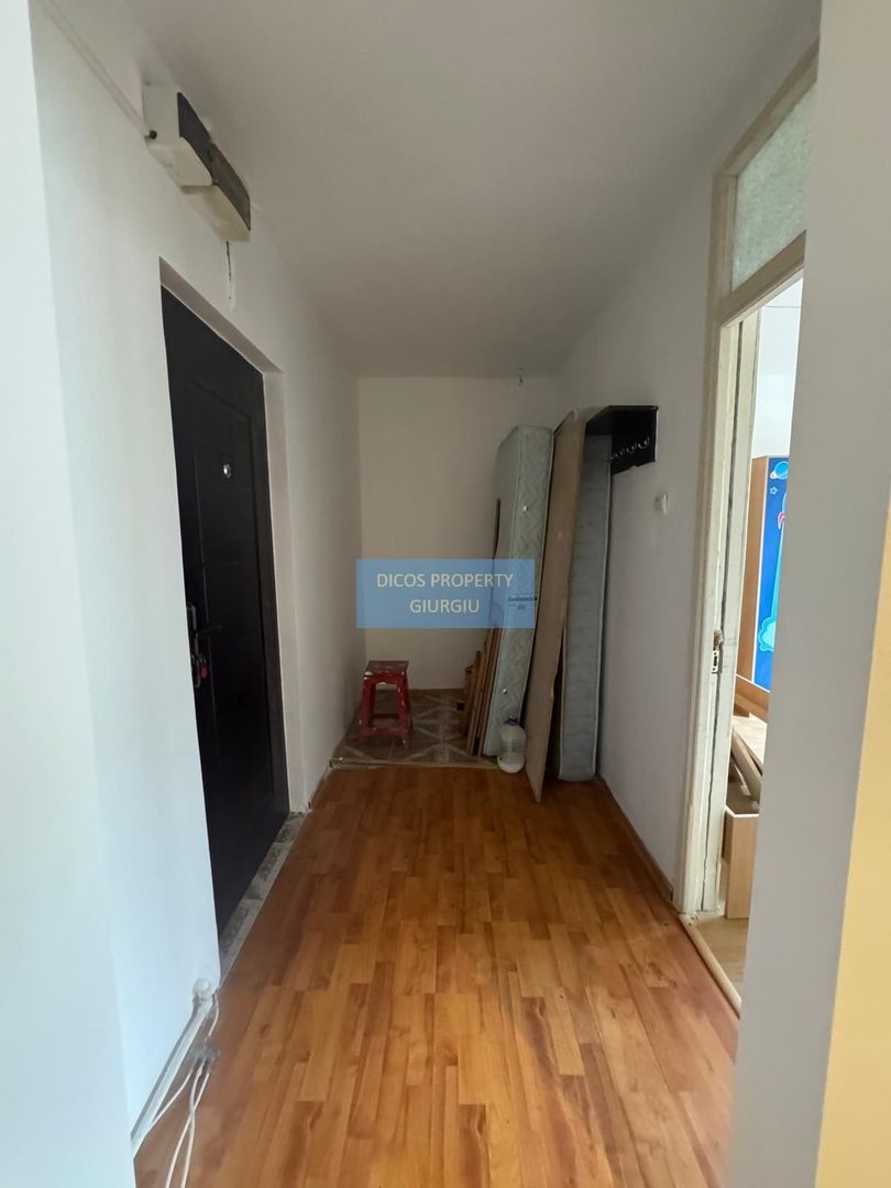 Apartament 3 camere de vânzare – Tineretului, zona Biserică - Poză 2